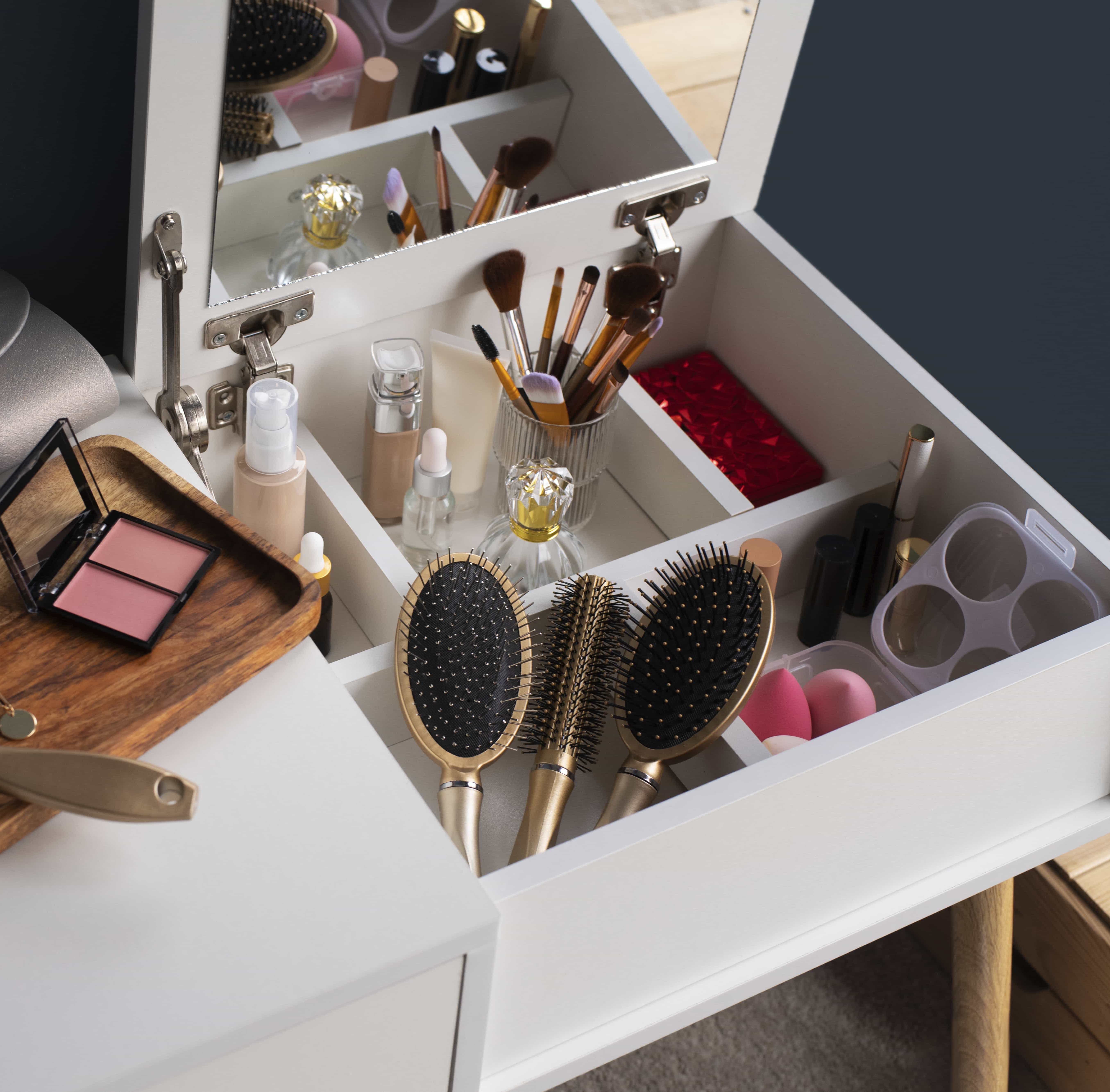 montáž toaletného stolíku makeup konzolového